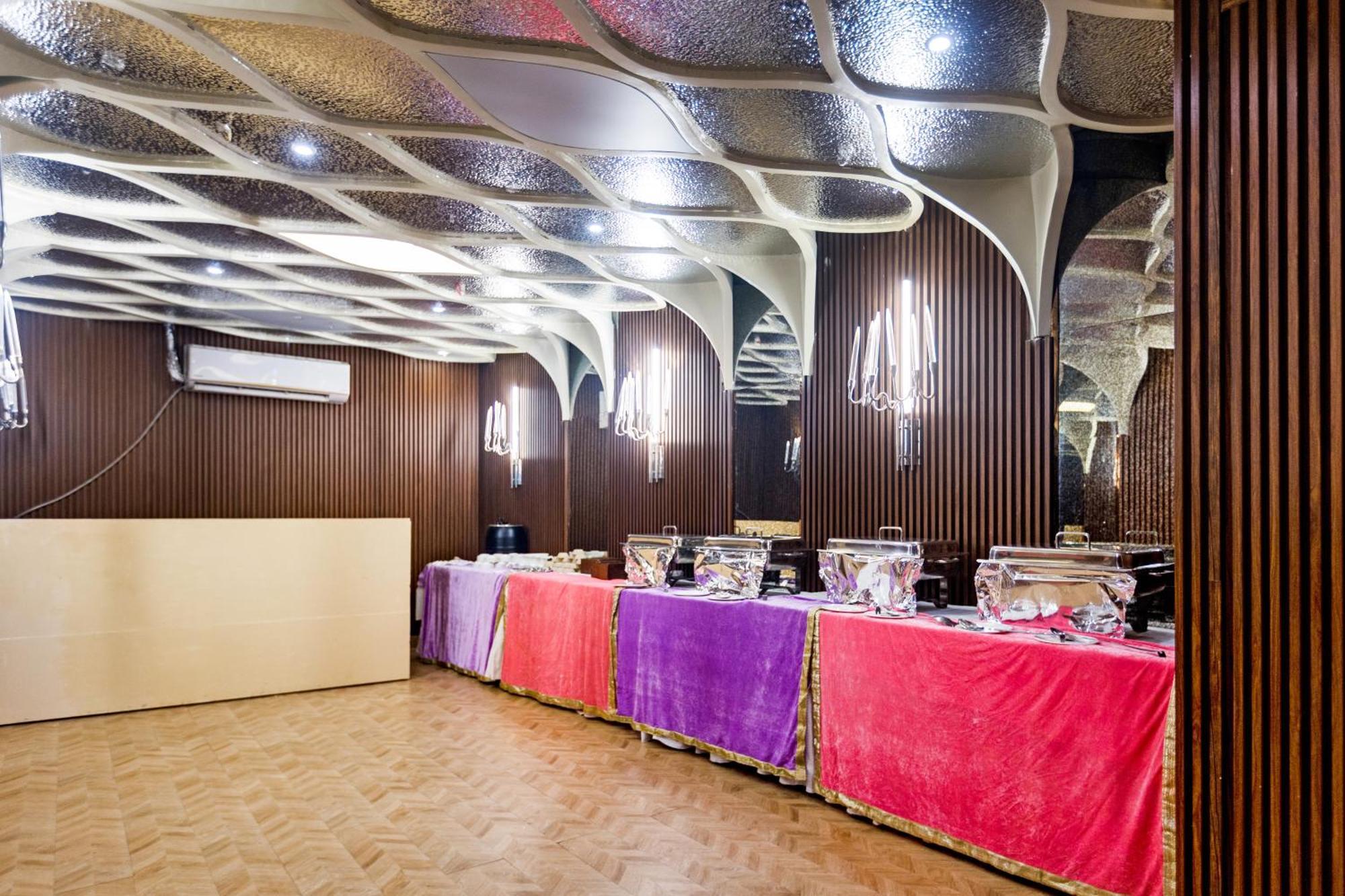 The Grand Vikalp By Saga Hotels Új-Delhi Kültér fotó