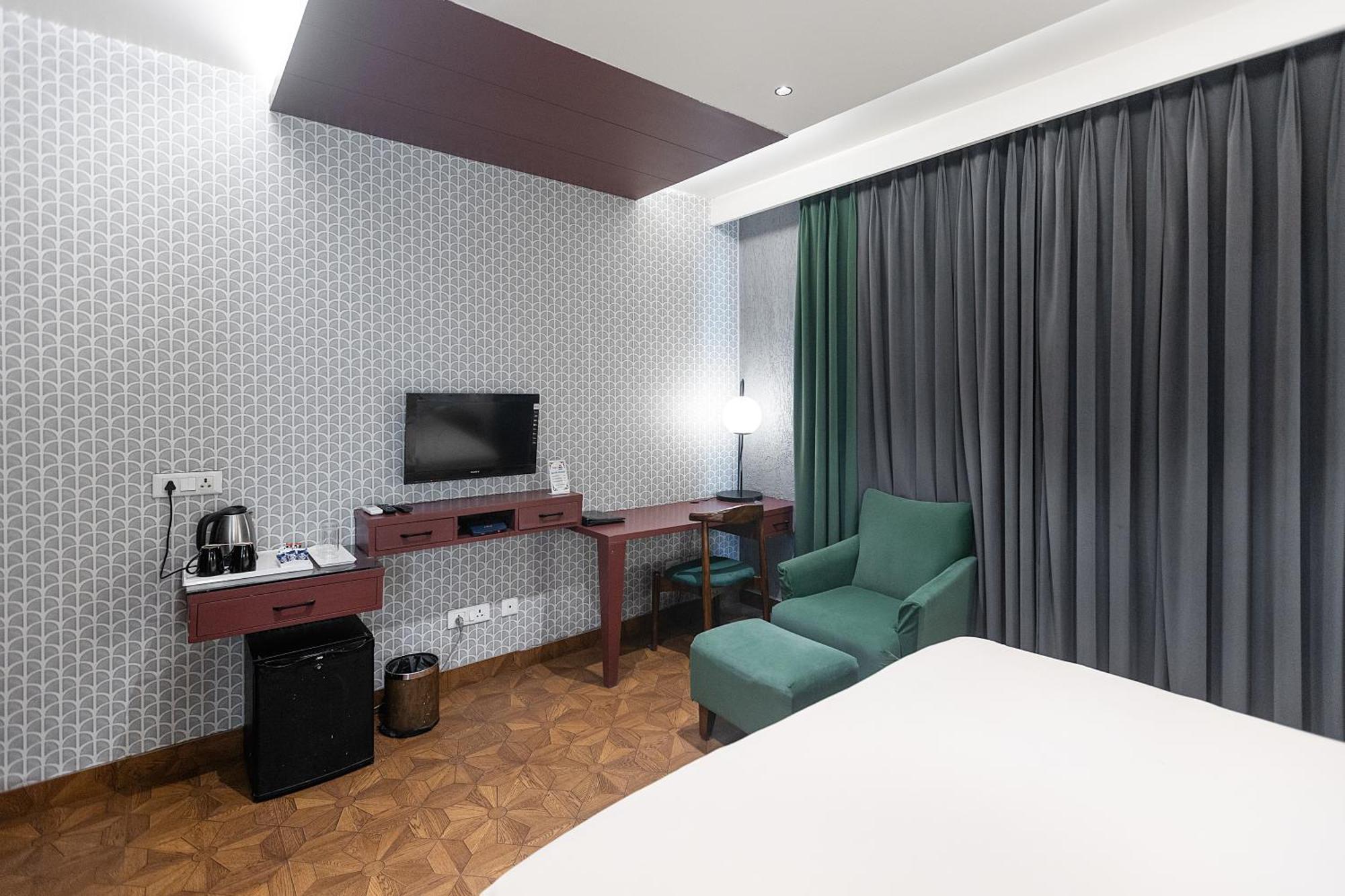 The Grand Vikalp By Saga Hotels Új-Delhi Kültér fotó