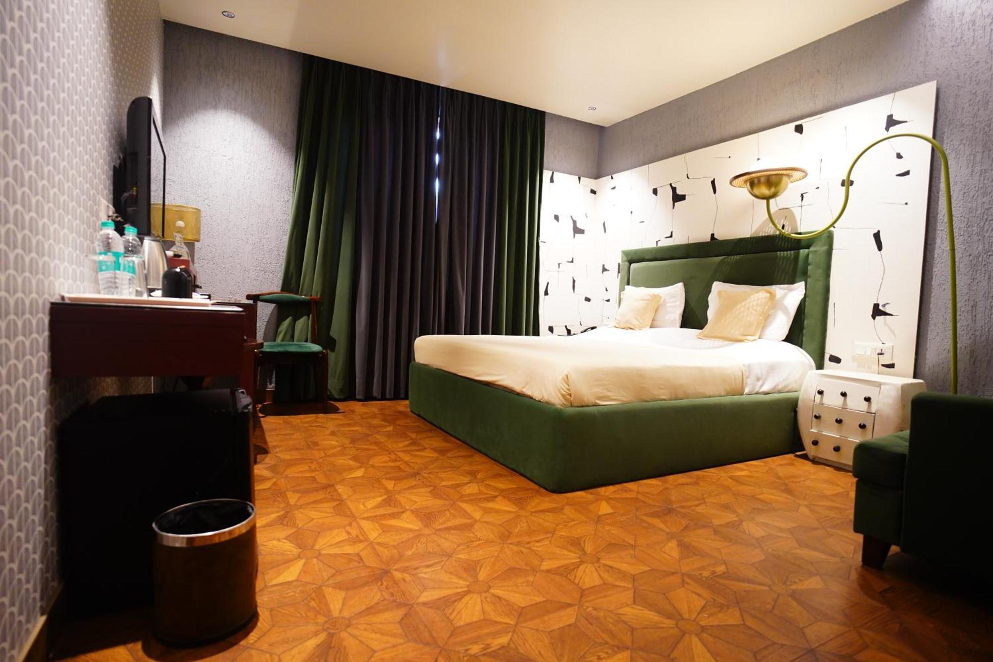 The Grand Vikalp By Saga Hotels Új-Delhi Kültér fotó