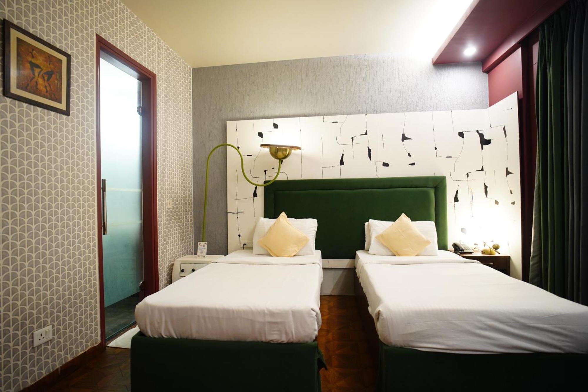 The Grand Vikalp By Saga Hotels Új-Delhi Kültér fotó