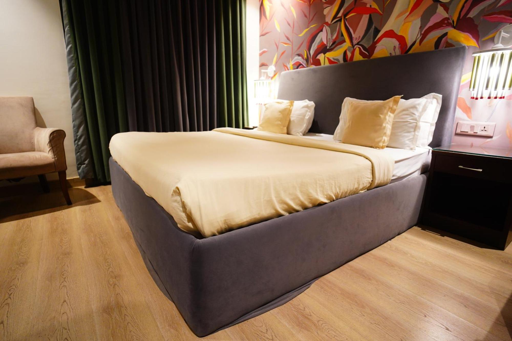 The Grand Vikalp By Saga Hotels Új-Delhi Kültér fotó