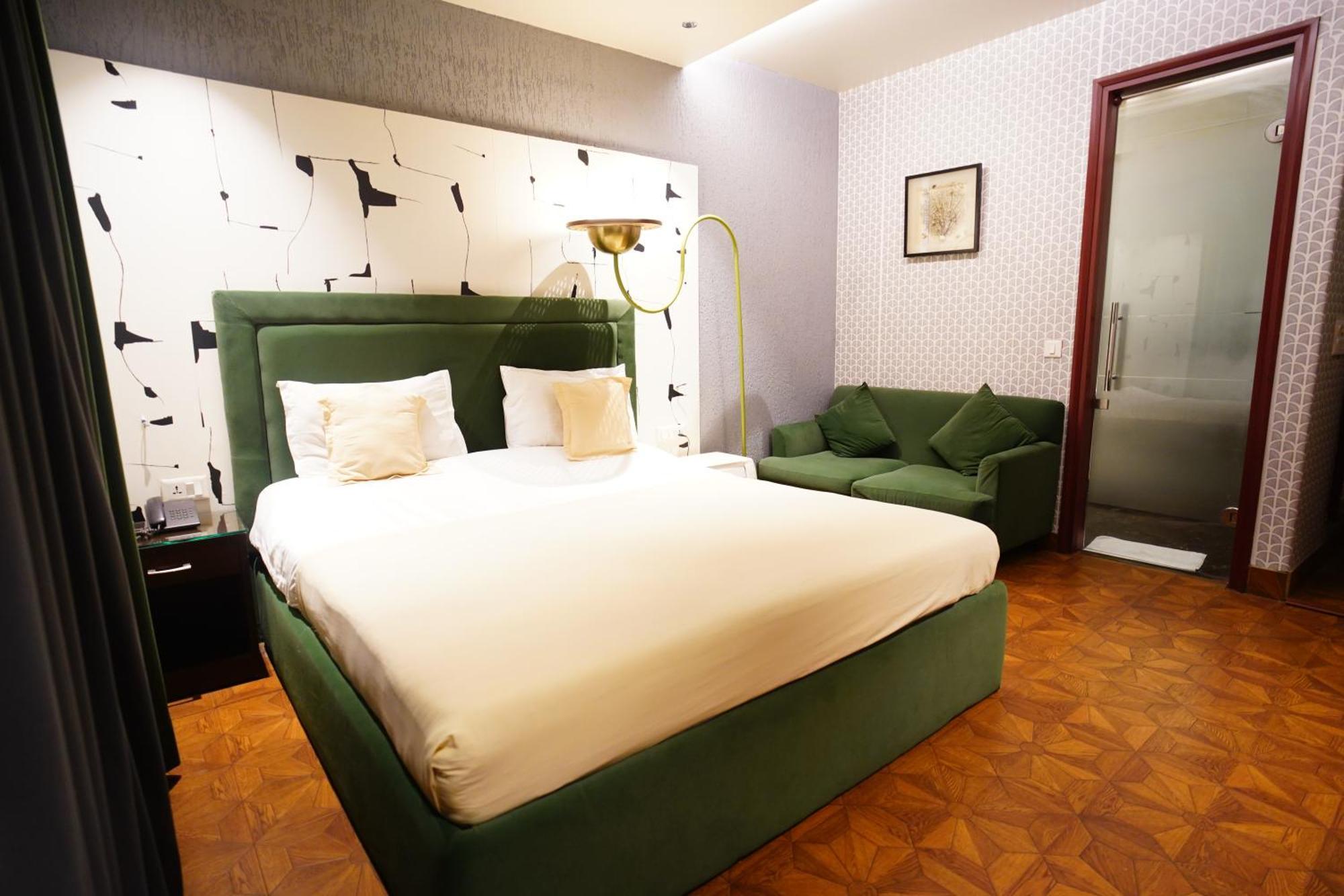 The Grand Vikalp By Saga Hotels Új-Delhi Kültér fotó