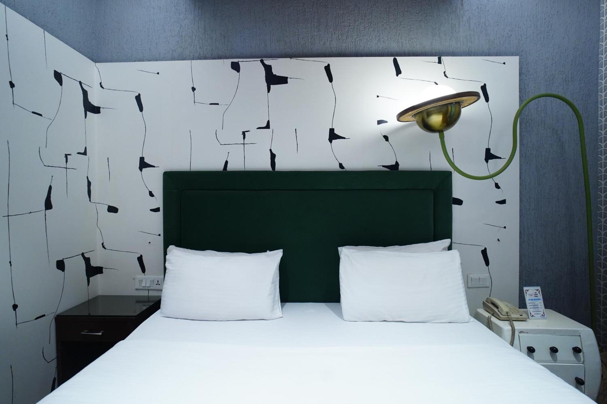 The Grand Vikalp By Saga Hotels Új-Delhi Kültér fotó